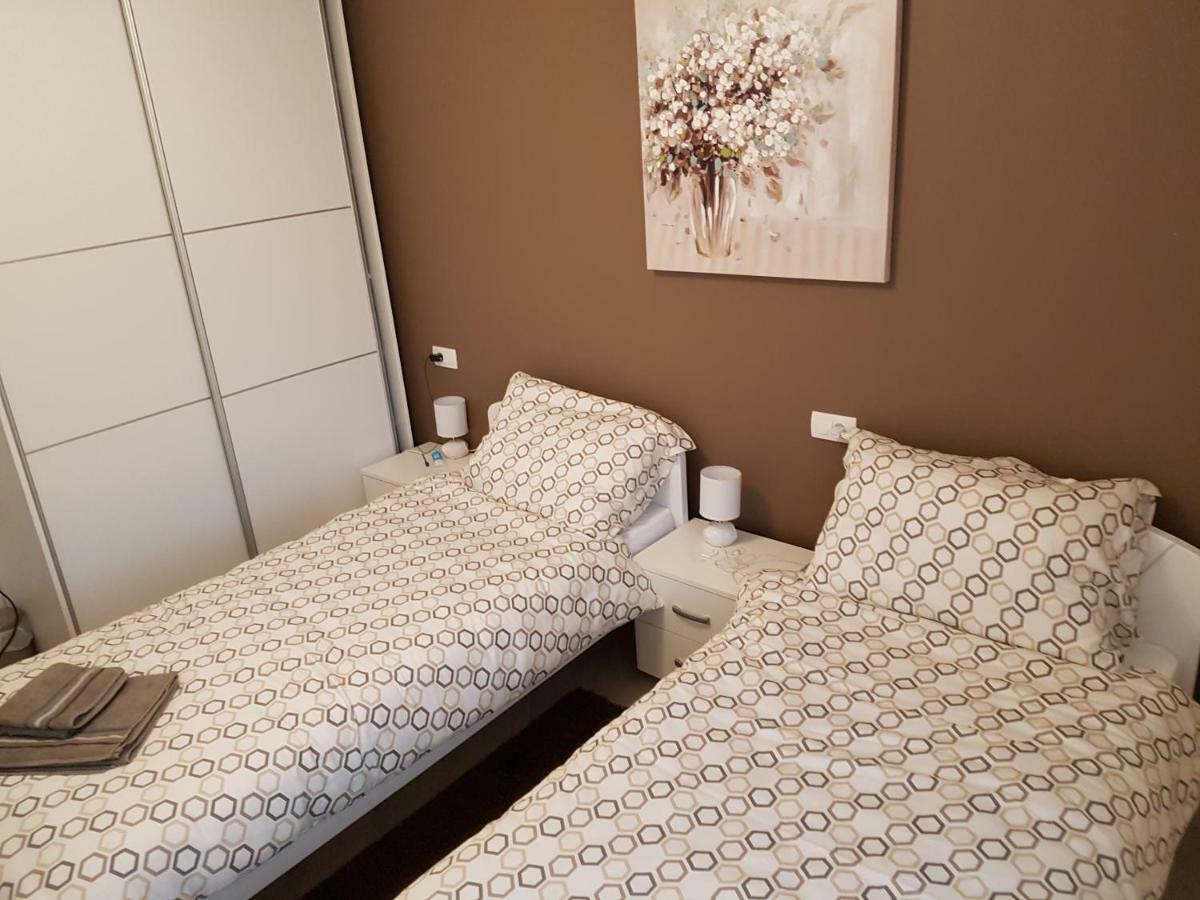Apartment Laura กอสเตรนา ภายนอก รูปภาพ
