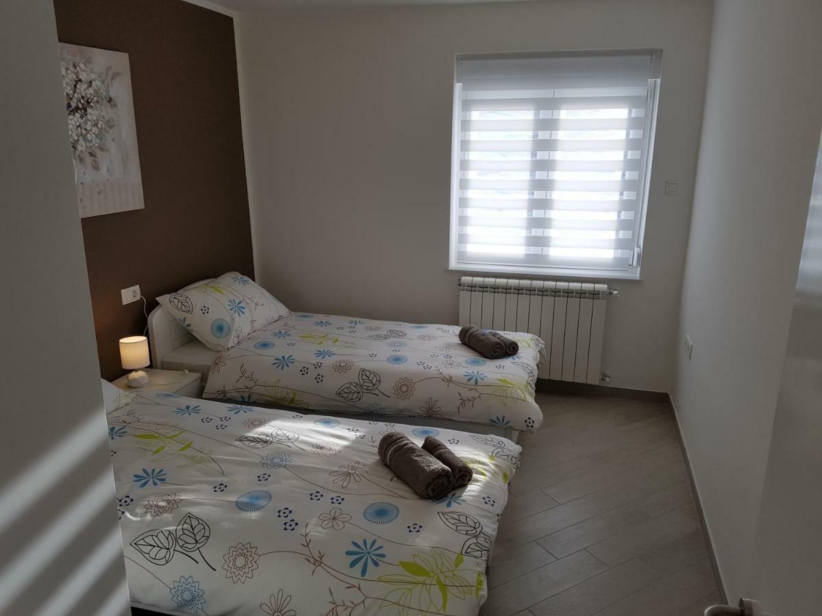 Apartment Laura กอสเตรนา ภายนอก รูปภาพ
