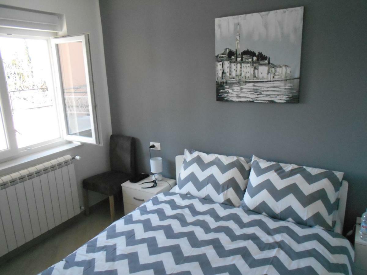 Apartment Laura กอสเตรนา ภายนอก รูปภาพ