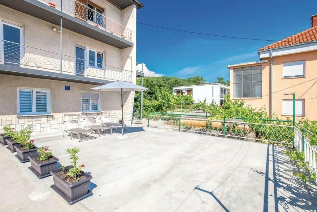 Apartment Laura กอสเตรนา ภายนอก รูปภาพ